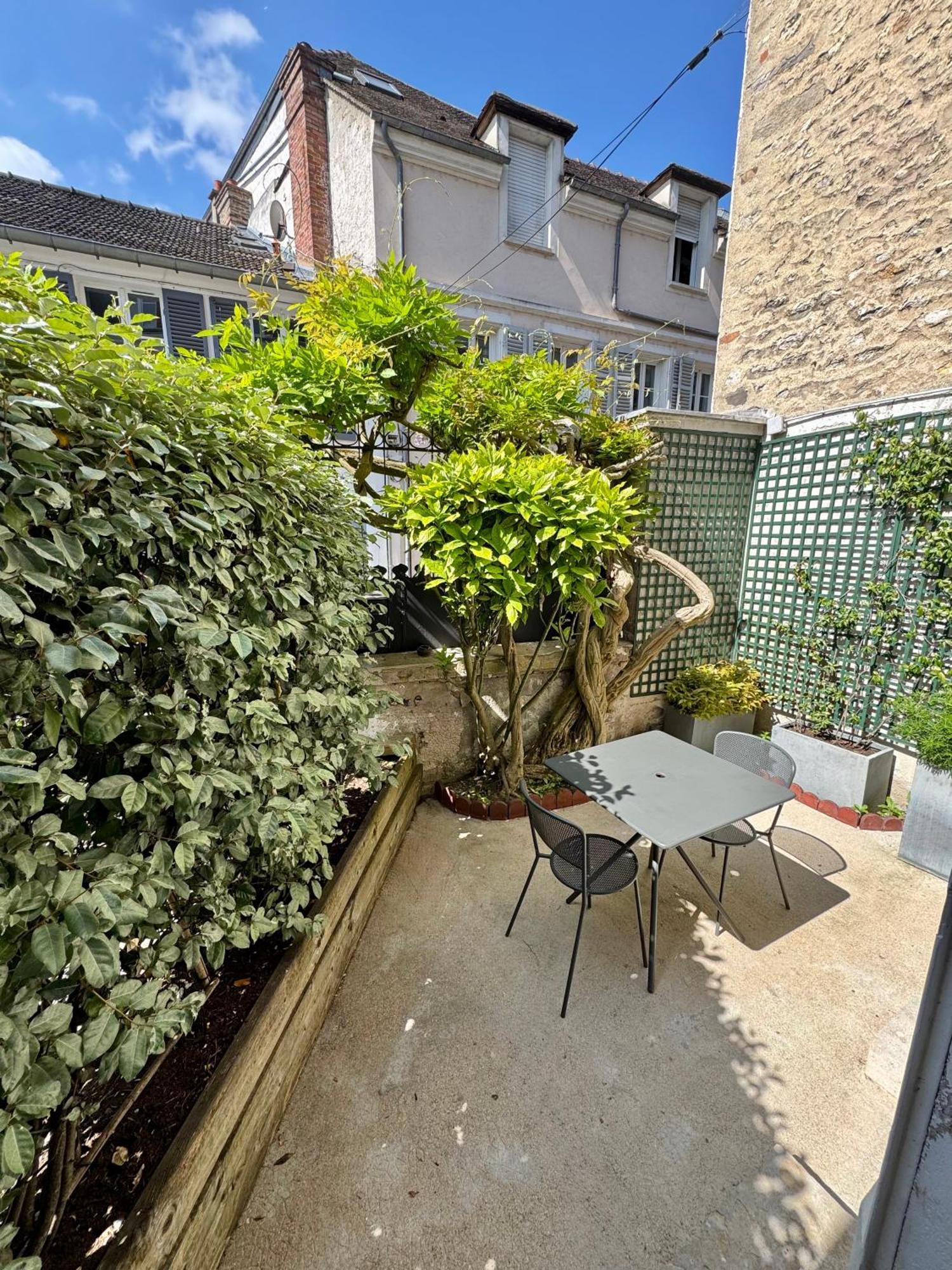 Wisteria Bed & Breakfast Fontainebleau Luaran gambar