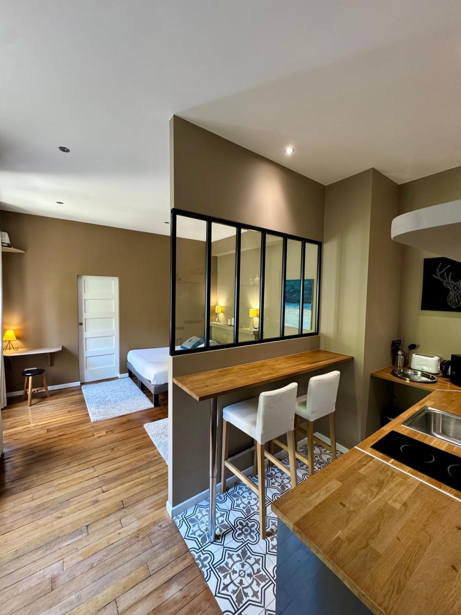 Wisteria Bed & Breakfast Fontainebleau Luaran gambar