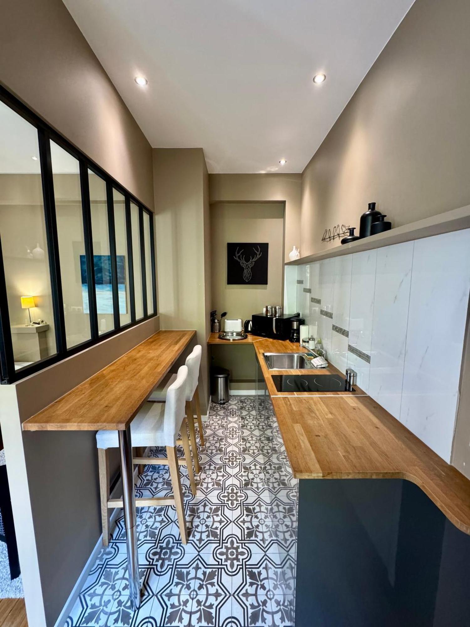 Wisteria Bed & Breakfast Fontainebleau Bilik gambar