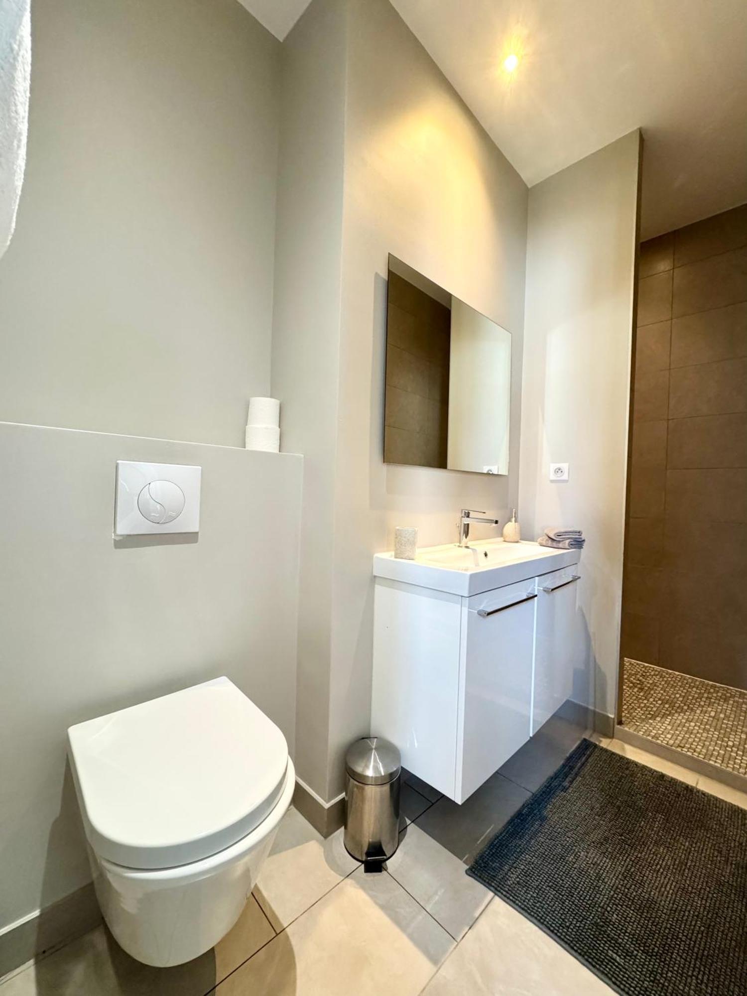 Wisteria Bed & Breakfast Fontainebleau Bilik gambar